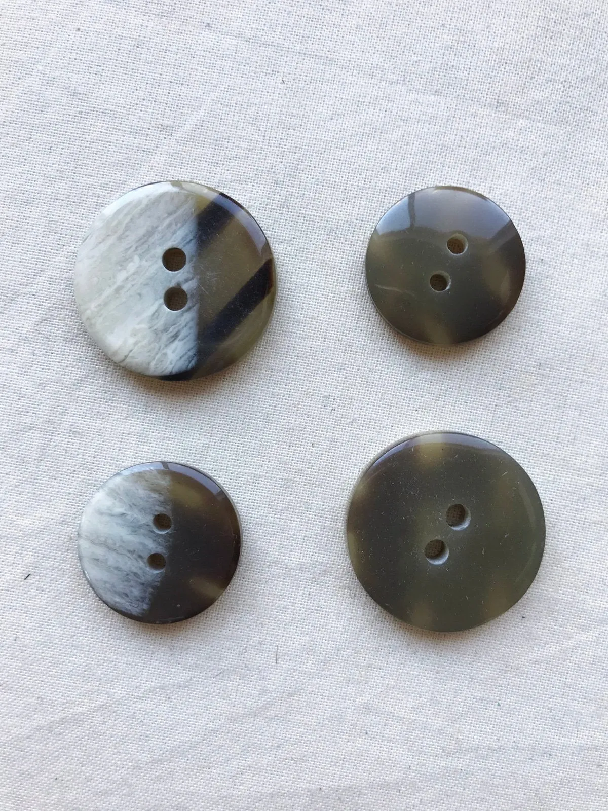 Updated! Avant Taupe Striped Brushstroke Buttons Per Doz